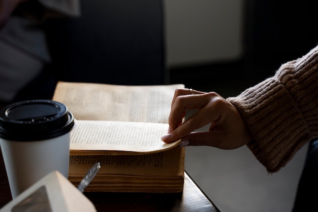 三国和水浒发生时间哪个在前-